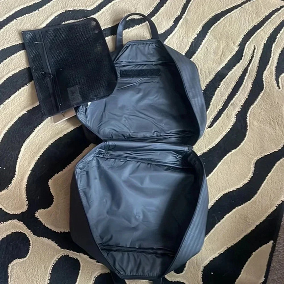 Travel Bag - Picture 4 of 5